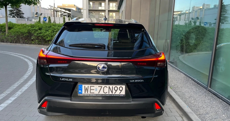 Lexus UX cena 111069 przebieg: 60000, rok produkcji 2020 z Warszawa małe 154